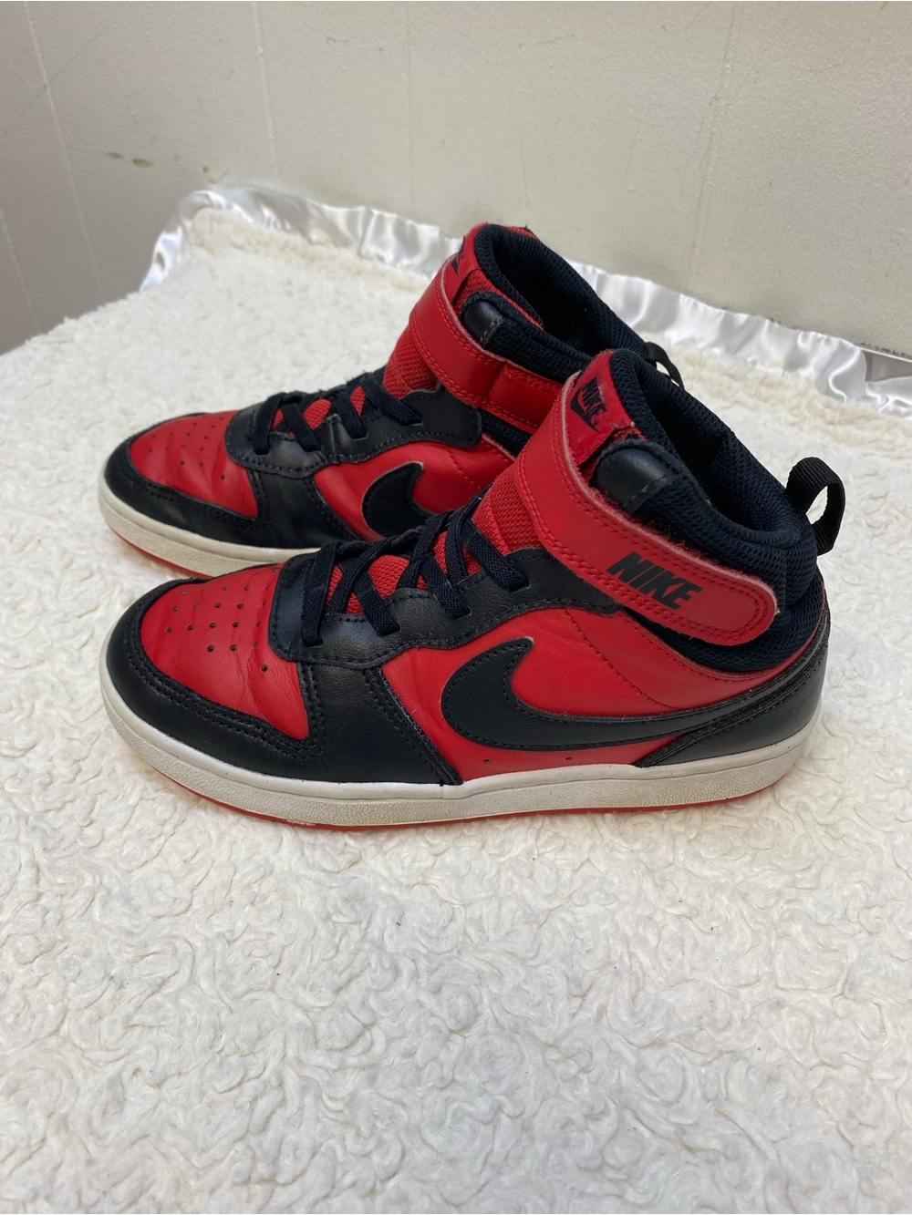 Nike Court Borough Mid 2 boys sneakers ankle strap red & black youth size 1Y